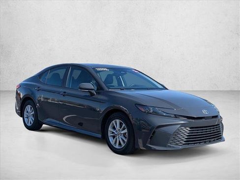 Used 2025 Toyota Camry LE image 3