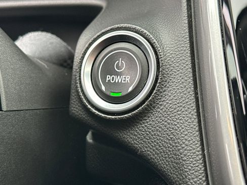 Used 2022 Chevrolet Bolt EUV LT w/ Convenience Package image 21