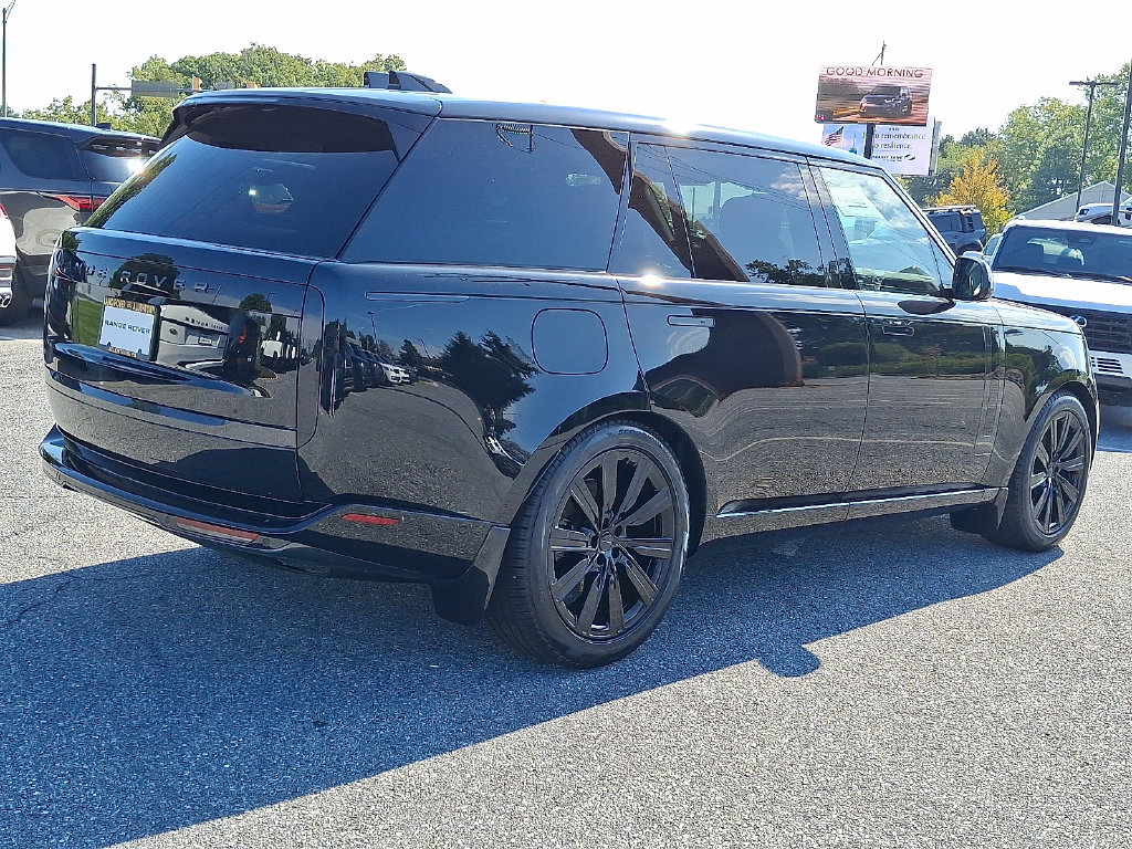 New 2026 Land Rover Range Rover Long Wheelbase SE AWD/4WD image 3