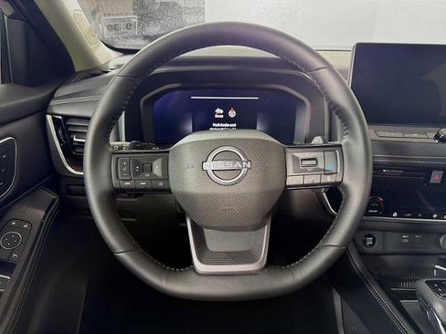 Certified 2025 Nissan Rogue Platinum AWD/4WD image 9