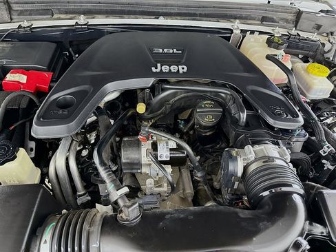 Used 2021 Jeep Wrangler Unlimited Rubicon image 30