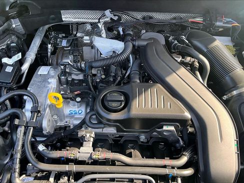 New 2026 Volkswagen Taos SE FWD image 17