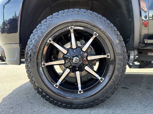 Used 2019 GMC Sierra 2500 Denali w/ Duramax Plus Package AWD/4WD image 2