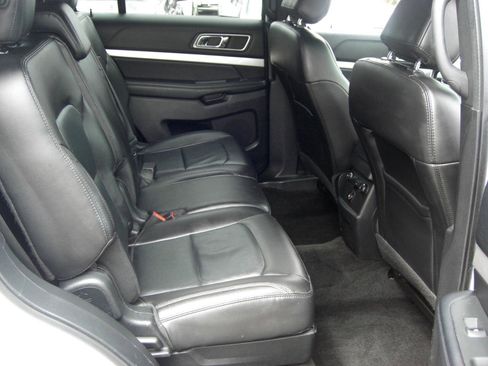 Used 2017 Ford Explorer XLT w/ Equipment Group 202A FWD image 15
