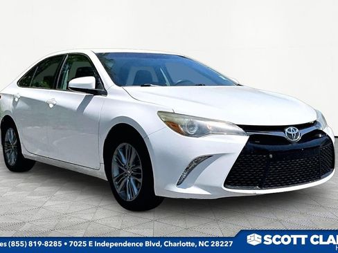 Used 2015 Toyota Camry SE FWD image 1
