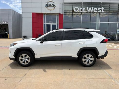 Used 2021 Toyota RAV4 LE AWD/4WD image 2