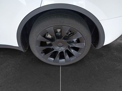 Used 2023 Tesla Model Y Long Range AWD/4WD image 10