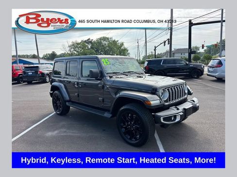 Used 2025 Jeep Wrangler Unlimited Sahara AWD/4WD image 1