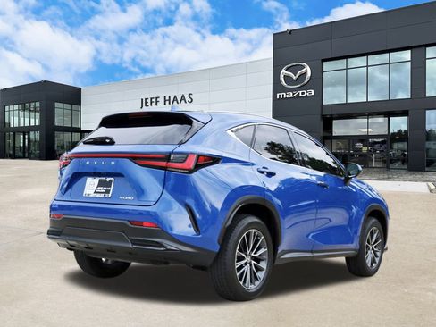 Used 2025 Lexus NX 250 FWD w/ Premium Package image 3