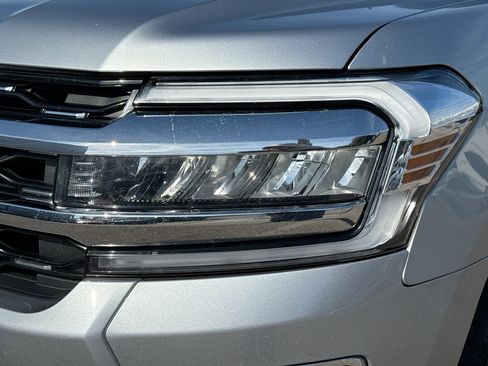 Used 2024 Ford Expedition Limited image 9