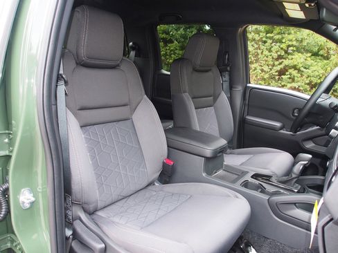 Used 2026 Nissan Frontier SV image 11