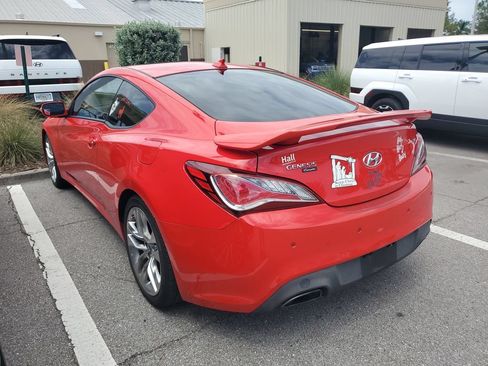 Used 2016 Hyundai Genesis Coupe 3.8 RWD image 2