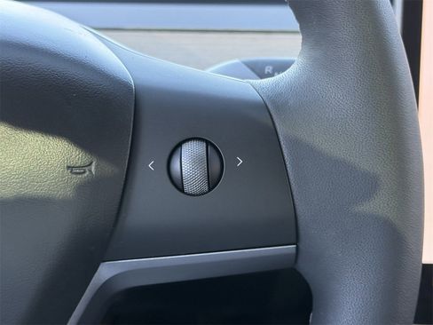 Used 2023 Tesla Model 3 Standard Range image 14