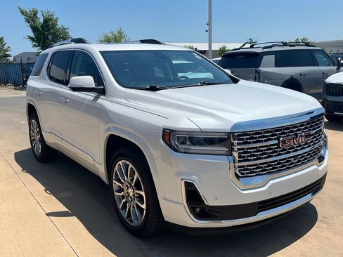Used 2022 GMC Acadia Denali w/ Denali Technology Package FWD image 4