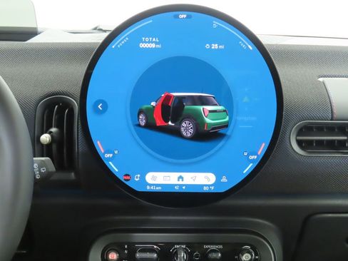 Used 2025 MINI Cooper 4-Door Hardtop image 16