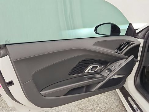 Used 2018 Audi R8 V10 RWD image 12