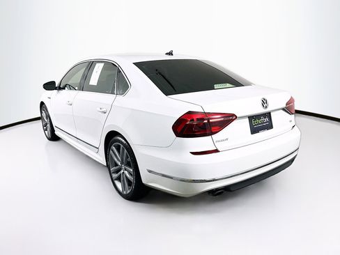 Used 2017 Volkswagen Passat 1.8T R-Line image 5