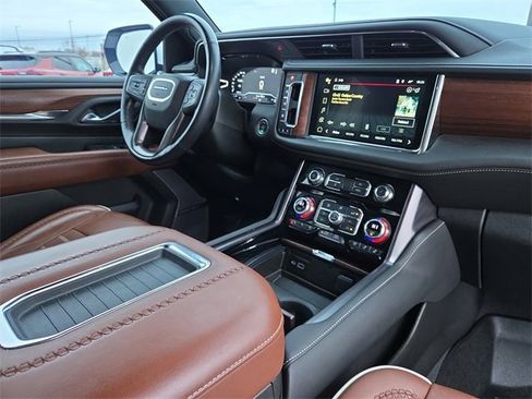Used 2023 GMC Yukon Denali Ultimate image 18