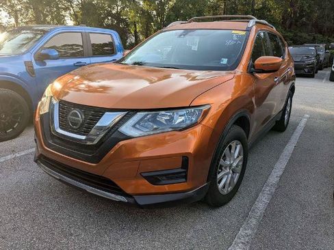 Used 2019 Nissan Rogue SV FWD image 2