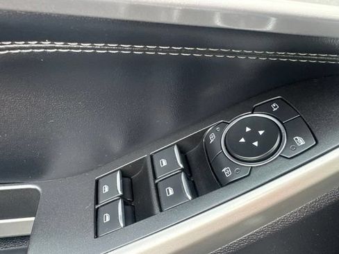 Used 2022 Ford Explorer Limited w/ Equipment Group 301A AWD/4WD image 30