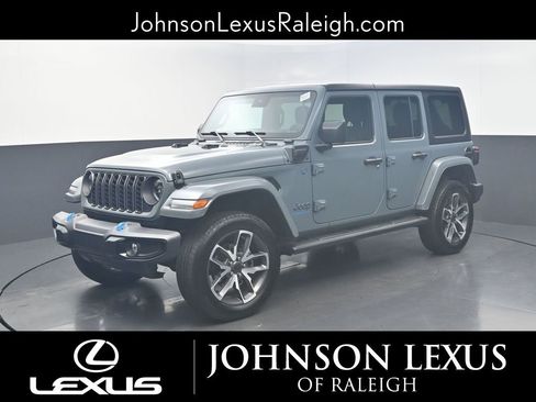 Used 2024 Jeep Wrangler Unlimited w/ Convenience Group image 2