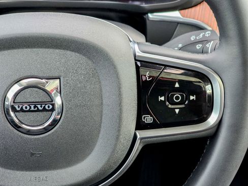 Used 2024 Volvo XC60 B5 Plus image 39