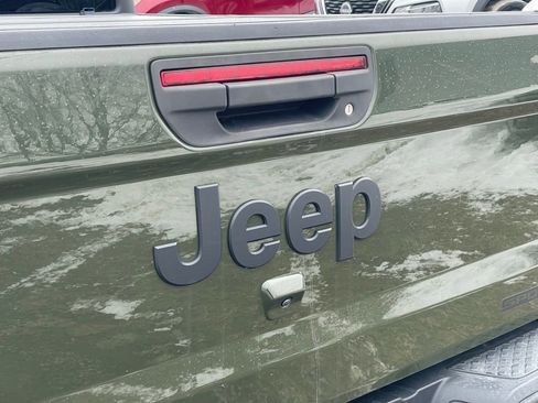 Used 2021 Jeep Gladiator Sport image 31