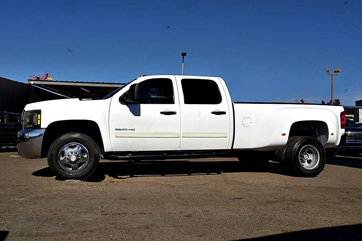 Used 2008 Chevrolet Silverado 3500 LT w/ EZ-Lift Tailgate Package RWD image 4