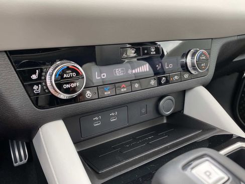 New 2025 Mitsubishi Outlander AWD image 14