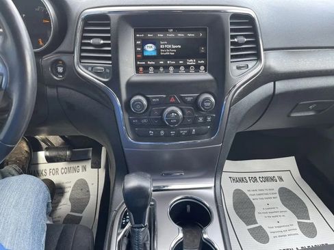 Used 2018 Jeep Grand Cherokee Laredo image 31