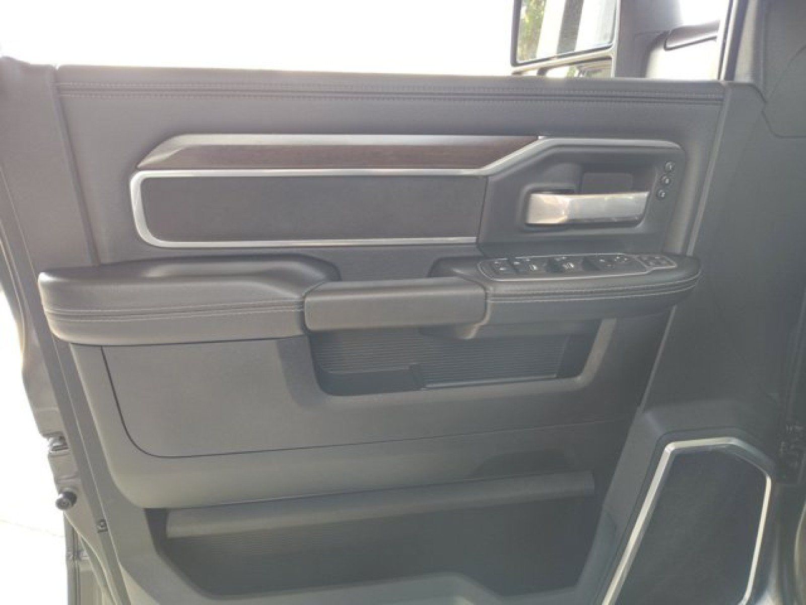 Used 2024 RAM 2500 Laramie w/ Safety Group AWD/4WD image 20