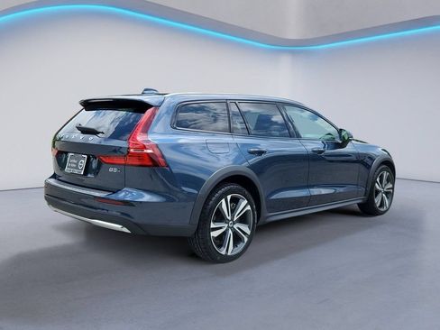 Certified 2024 Volvo V60 B5 Cross Country Plus w/ Protection Package Premier AWD/4WD image 4