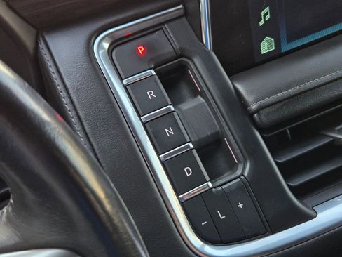 Used 2022 Chevrolet Suburban LT w/ Luxury Package image 22