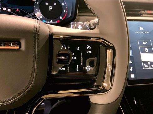 Used 2025 Land Rover Range Rover Sport SV Edition Two image 24