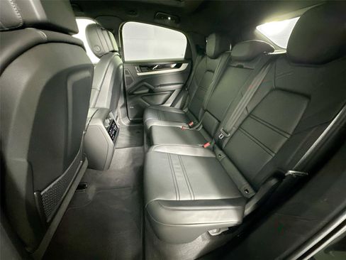 Certified 2025 Porsche Cayenne S image 26