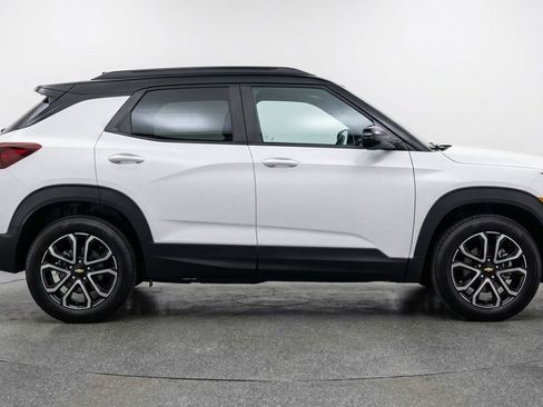 Used 2025 Chevrolet TrailBlazer LT image 11