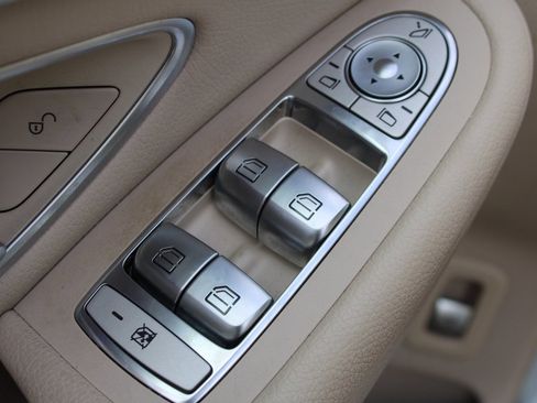 Certified 2022 Mercedes-Benz GLC 300 w/ Premium Package Lite image 12