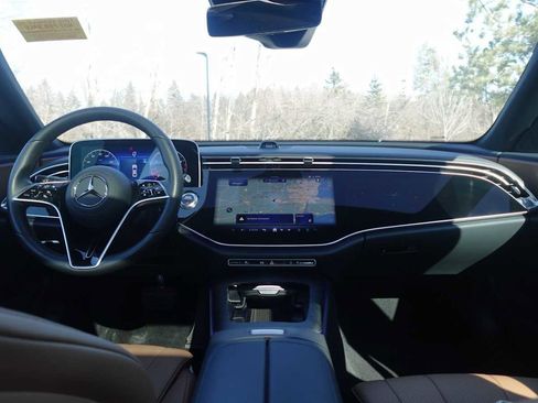 Used 2025 Mercedes-Benz E 350 4MATIC Sedan image 33