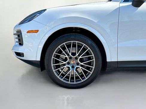 Used 2022 Porsche Cayenne AWD/4WD image 33