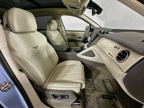 Certified 2023 Bentley Bentayga AWD/4WD image 28