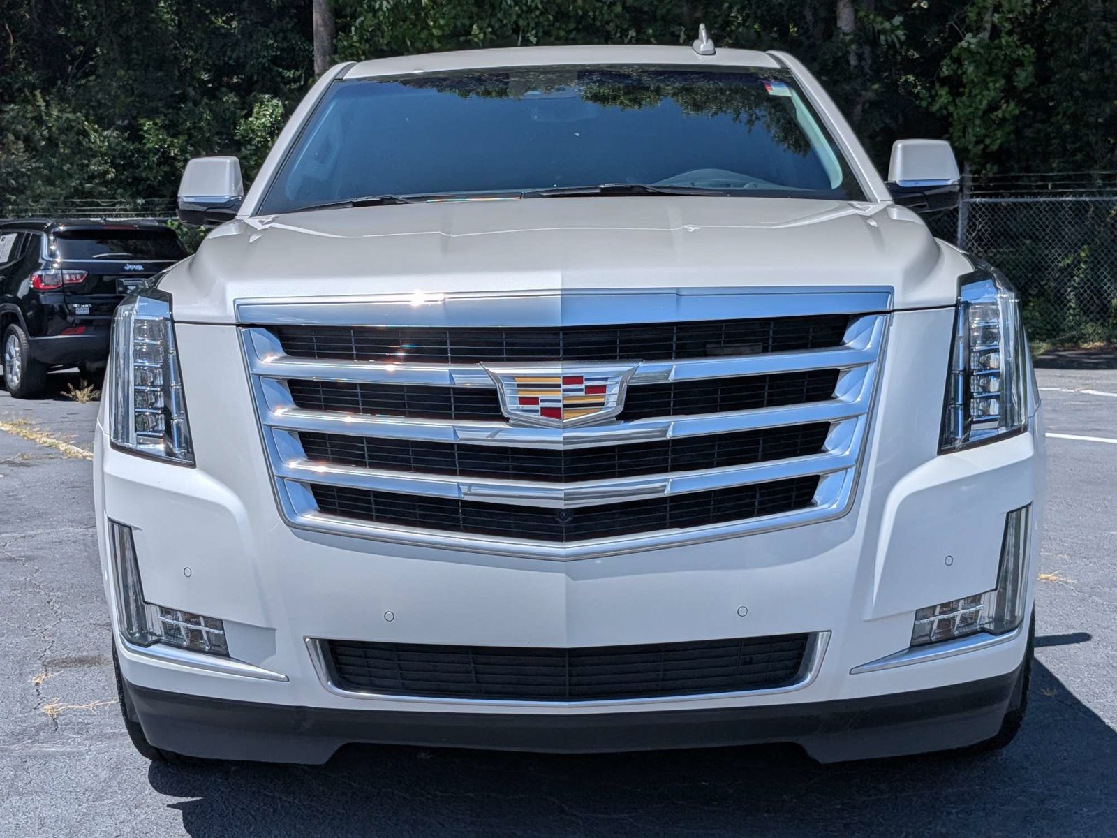 Used 2019 Cadillac Escalade Luxury AWD/4WD image 8