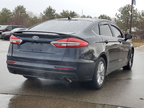 Used 2020 Ford Fusion SE image 4