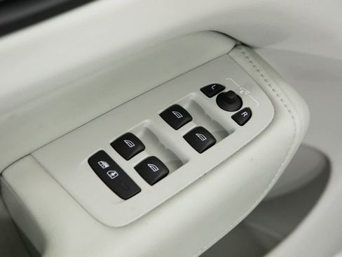 Used 2024 Volvo XC60 B5 Ultimate image 18