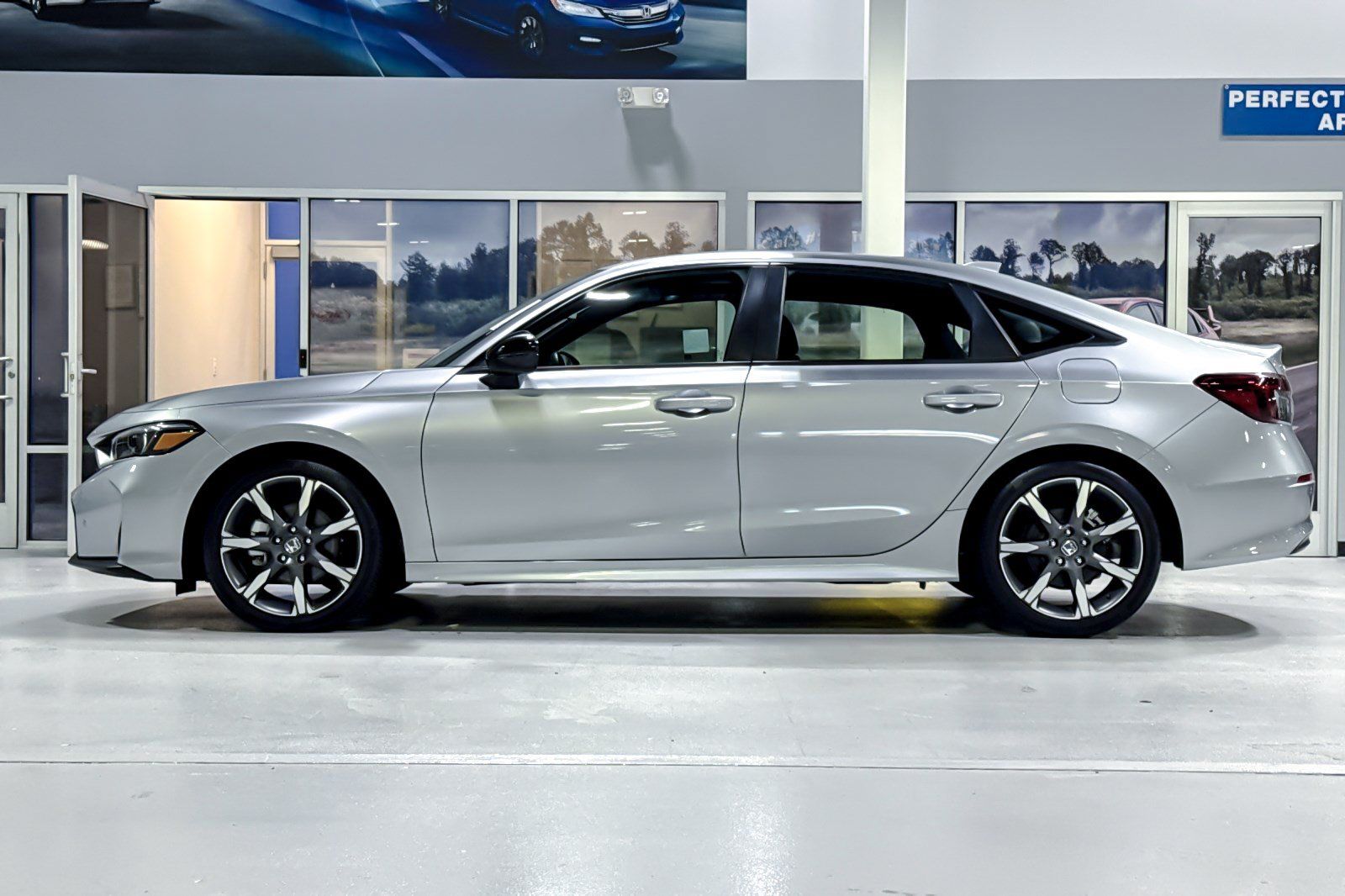 Used 2025 Honda Civic Sport Touring image 2