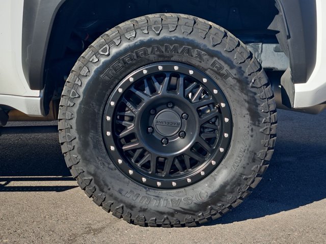Used 2025 Toyota 4Runner SR5 AWD/4WD image 30