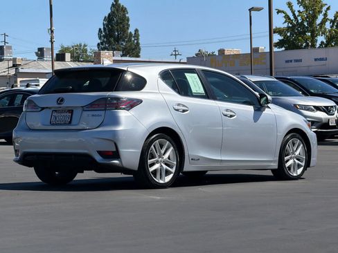 Used 2015 Lexus CT 200h w/ Seat Comfort Package FWD image 2