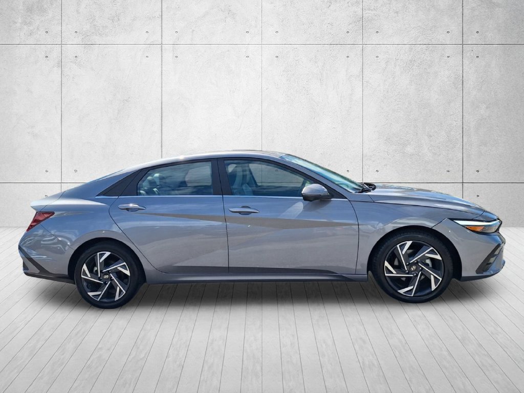 Used 2024 Hyundai Elantra Limited FWD image 4