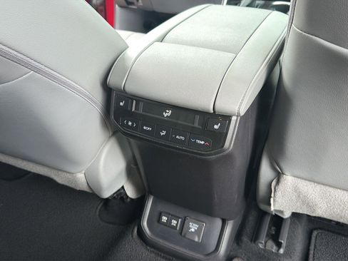 Used 2020 Toyota Highlander Platinum AWD/4WD image 19