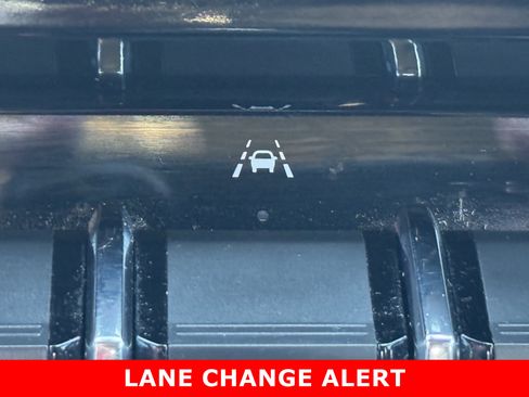 Used 2023 Chevrolet Colorado LT image 21