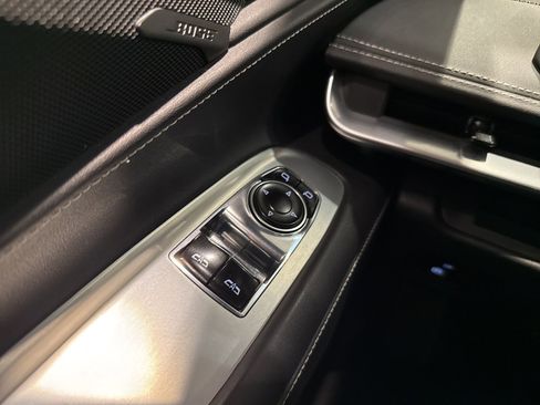 Used 2022 Chevrolet Corvette Stingray Coupe w/ Z51 Performance Package image 34